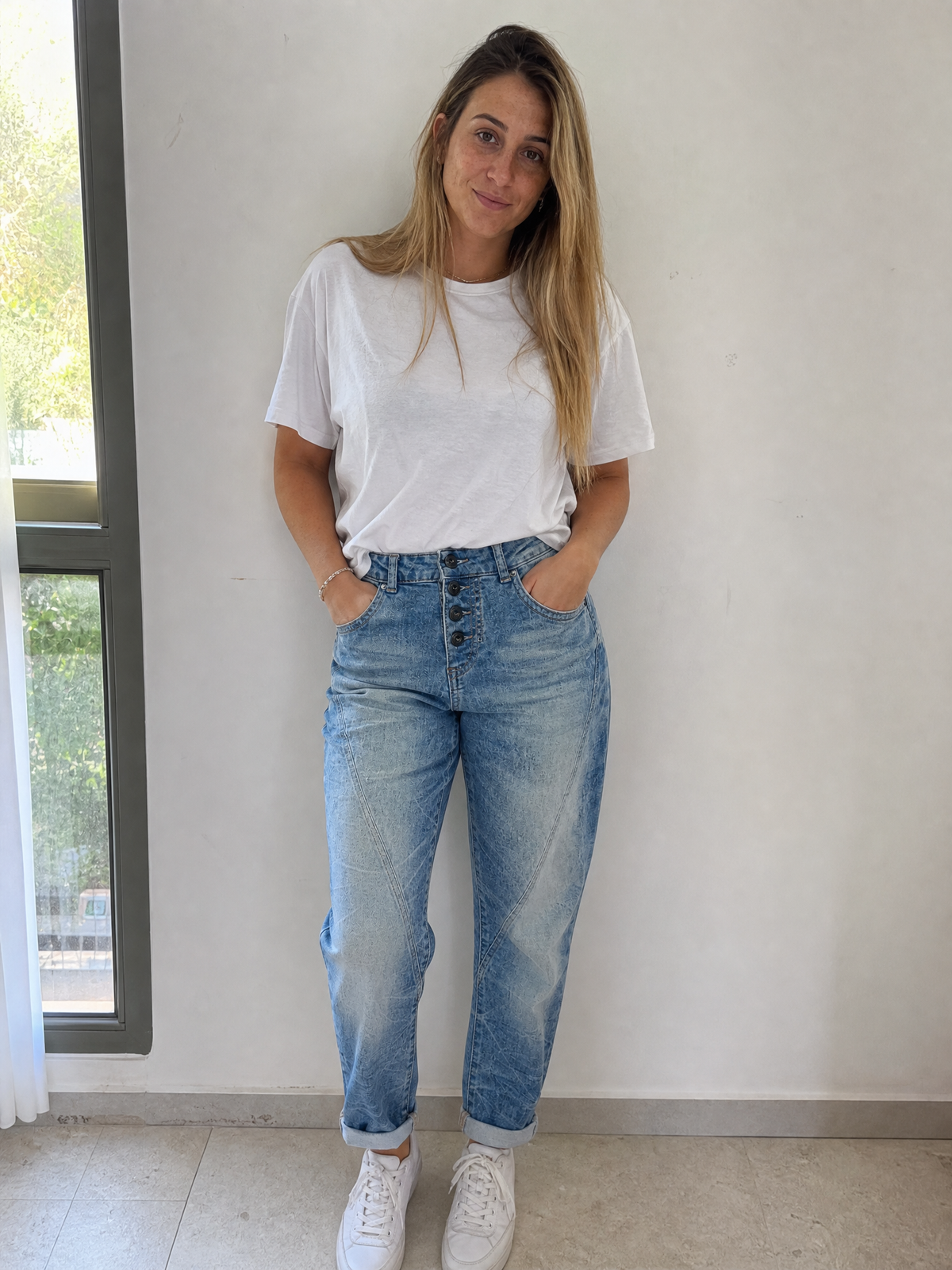 ג׳ינס כפתורים בגזרה רפויה – תכלת