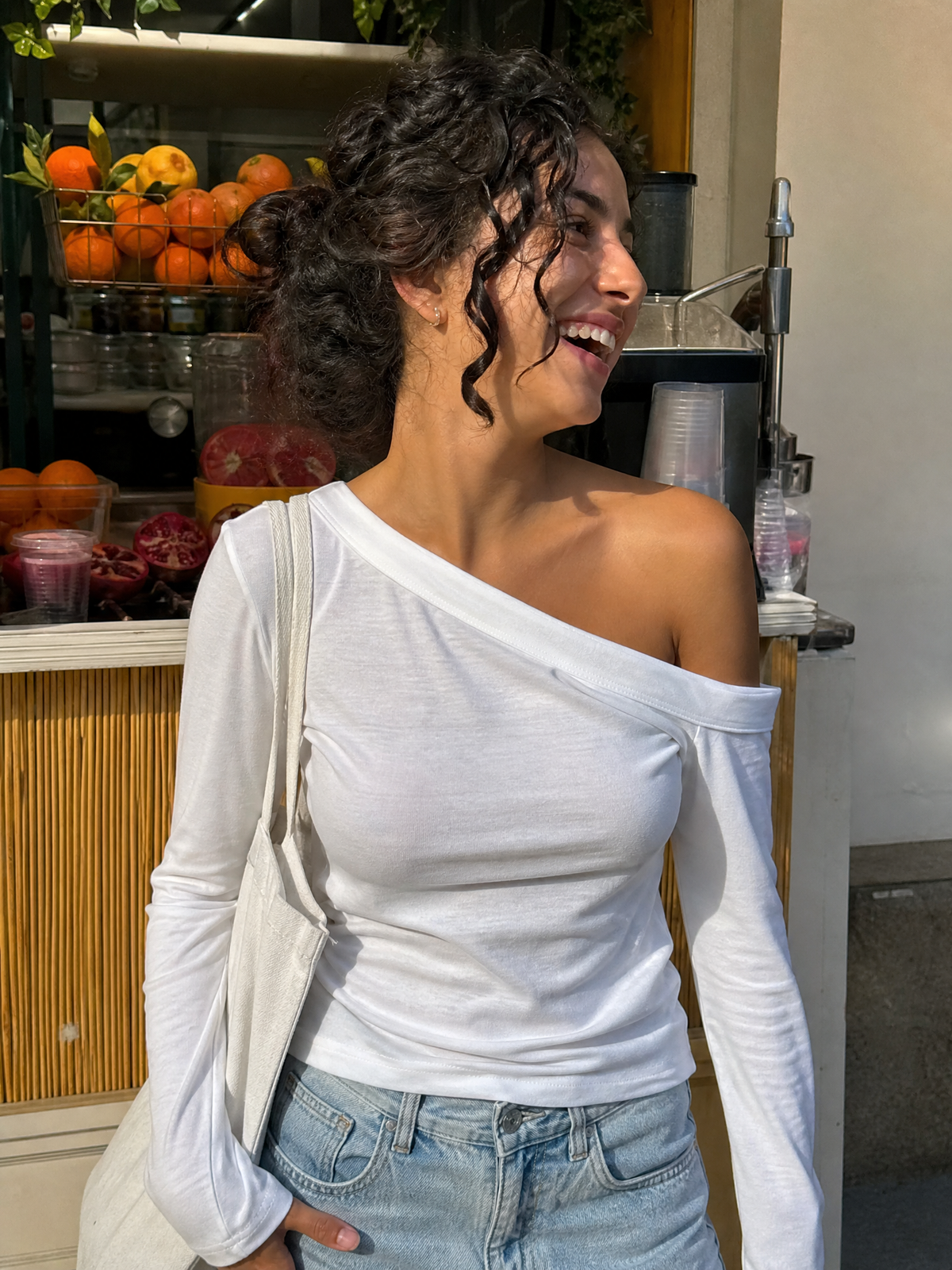 חולצה א-סימטרית בשרוול ארוך – בחוץ